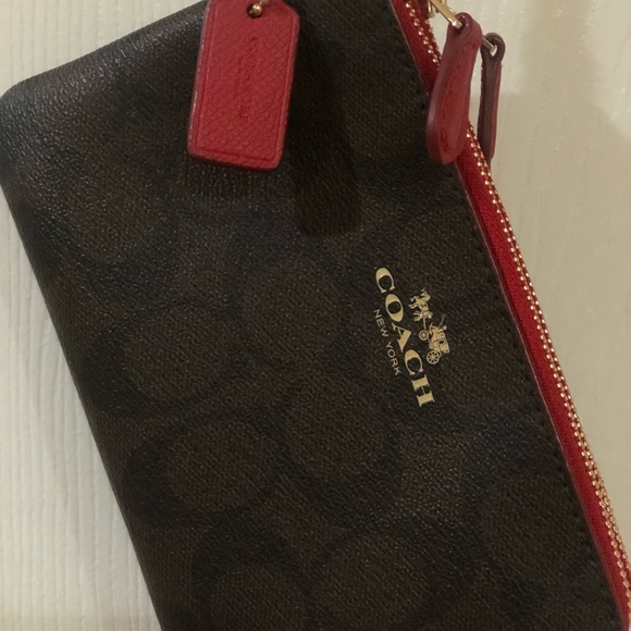 Coach Wallet, like new barely used. Perfect valentines gift - Picture 2 of 3